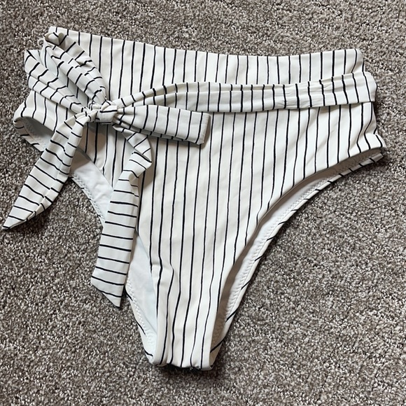 Vitamin A Lola Bottom - Picture 2 of 4